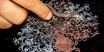 Erzincanlı kadınlar bakır işlemeciliğini yaşatıyor