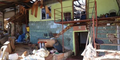 Başkan Tatık evleri yanan aileyi yalnız bırakmadı