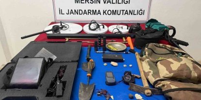 Tarihi eser peşindeki defineciler jandarmaya takıldı