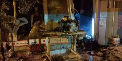 Isparta’da iç giyim mağazasında çıkan yangın itfaiye ekiplerince söndürüldü