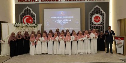 Gaziantep’te 16 öğrenci icazet merasiminde hafızlık belgelerini aldı