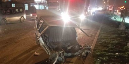 Tırla çarpışan Tofaş ikiye bölündü