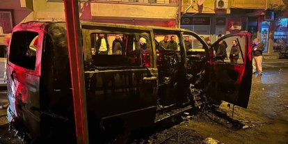 Yalova’da minibüs park edildiği sırada alevlere teslim oldu