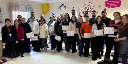 Gebe Okulu’nu tamamlayan anne adaylarına katılım belgesi