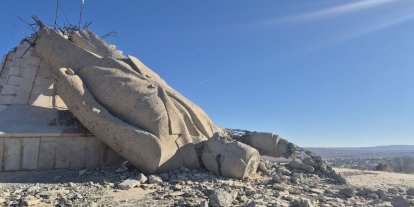 Suriye’de halkın yıktığı Hafız Esad’ın dev heykelinden geriye enkazı kaldı