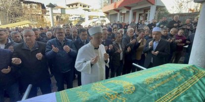 Alaplı İlçe Milli Eğitim Müdürü annesinin cenaze namazını kıldırdı