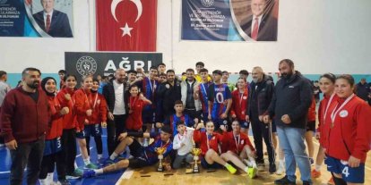 Ağrı Spor Lisesi hentbolda Türkiye yarı finallerine yükseldi