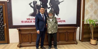 Mandalinaları Mehmetçiğe ulaştıran elmacı dede, Dörtyol’a selamla döndü