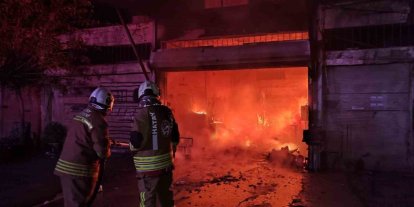 Dörtyol’da iş yeri alevlere teslim oldu