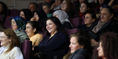 Kartepe’de tiyatro şöleni