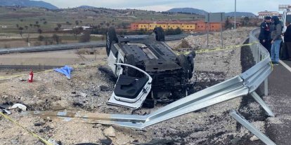 Karşı şerdi geçerek takla atan otomobilde 1 kişi hayatını kaybetti