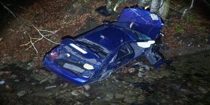 Uçurumdan yuvarlanan otomobilden 3 kişi sağ çıktı