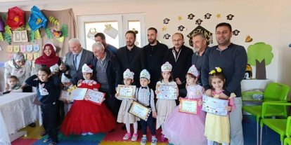 Efeler’de Kur’an’a geçen minik öğrenciye anlamlı kutlama