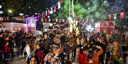 Kepez’de yeni yıl heyecanı suni kar yağışıyla başladı