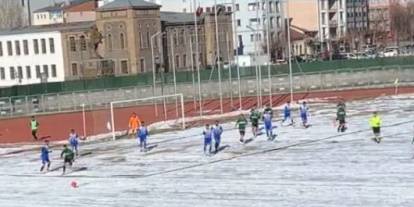 Kars Spor, Kurtalan'ı 4-0 Mağlup Etti
