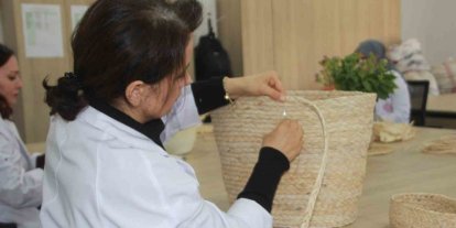 Topraktan gelen miras tasarımla buluştu: Mısır kabuğu kadınların elinde hayat buluyor