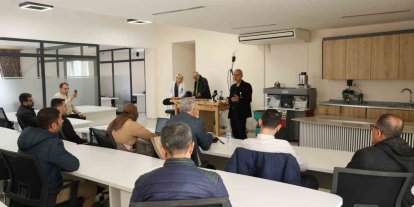 Diyarbakır’ın 57 yıllık kuyumculuk hafızası olan zanaatkar, öğretmenlerle buluştu