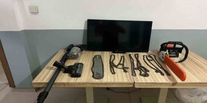 Evde buldukları her şeyi çaldılar: 2 tutuklama