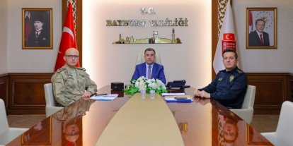 Vali Eldivan, İçişleri Bakanı Yerlikaya başkanlığındaki yeni yıl tedbirleri toplantısına katıldı