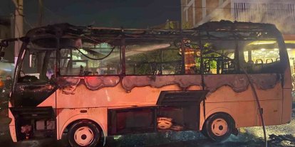 Manisa’da servis otobüsü alev alev yandı