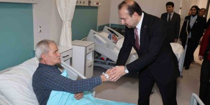 Aydın İl Sağlık Müdürü Şenkul, hastanenin ilk yatan hastaları ile bir araya geldi