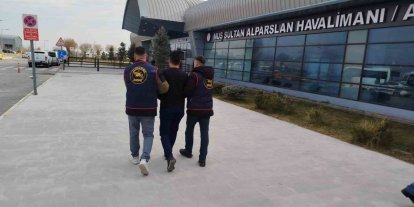 Dolandırıcılık hükümlüsü havalimanında yakalandı