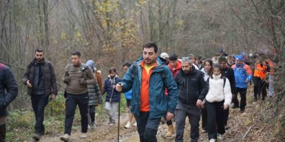 Yenişehir’de doğa yürüyüşü ile gençler stres attı