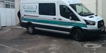 Gaziantep’te bariyerlere çarparak alev alan araçtaki sürücü hayatını kaybetti