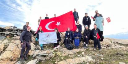 Şehitler İçin Zirvedeler