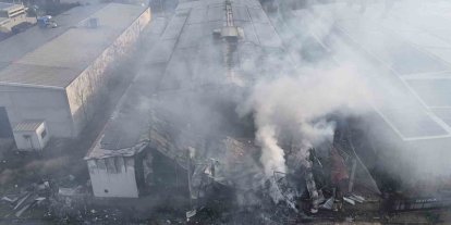 Uşak’ta iplik fabrikasında çıkan yangın büyümeden söndürüldü