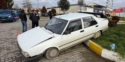 Kamyonet otomobile çarptı: 2 yaralı