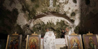 Dünya’nın ilk mağara kilisesinde Noel ayini