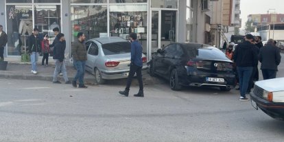 Merdiven basamakları otomobillerin işyerine dalmasını engelledi