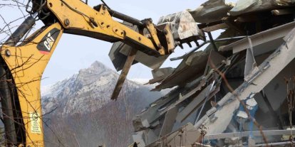 Uludağ’ın güzelliklerini mahveden yapılar yerle bir edildi