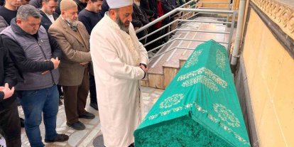 Kazada ölen nişanlı çift yan yana toprağa verildi