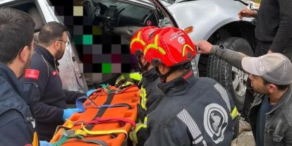 Yoldan çıkan araç ağaca çarptı; 1 ölü, 1 yaralı