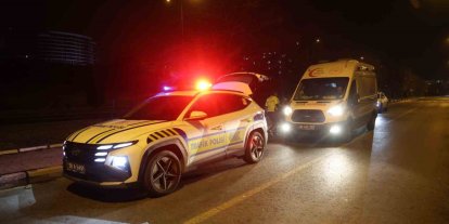 Kontrolden çıkan otomobil ağaca çarptı: 2 yaralı