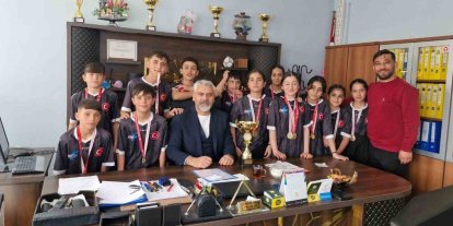 TESKOMB Süphan Ortaokulu’ndan korfbolda şampiyonluk gururu