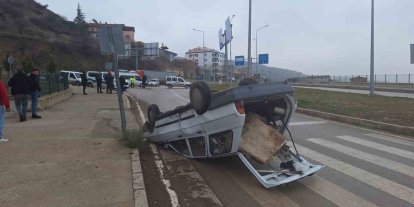 Çorum’da hafif ticari araç ile otomobil çapıştı: 1 yaralı