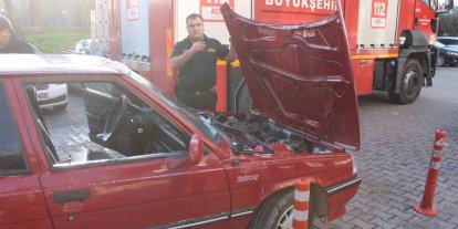 Otomobilden dumanlar yükseldi, ekipler harekete geçti