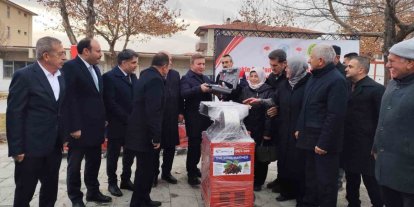 Erzincan’da üreticiye destek: Dut sıkma ve koyun kırkım makinası dağıtıldı
