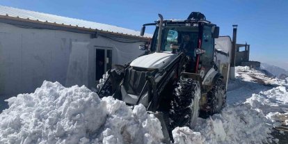 Hakkari’de 2 köy ve 10 mezra yolu kapandı