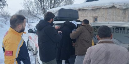 Siirt’te iç kanama geçiren hasta, ekiplerin yolu açmasıyla hastaneye yetiştirildi