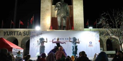 Didim Cumhuriyet Kent Meydanı’nda yılbaşı coşkusu her akşam devam ediyor