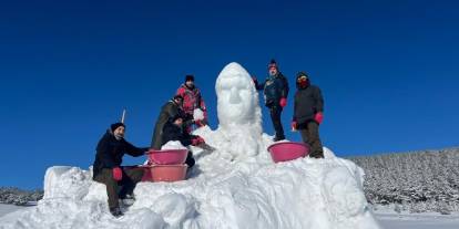 Sarıkamış'ın "Beyaz Dramı" Kardan Heykellerle Canlanıyor
