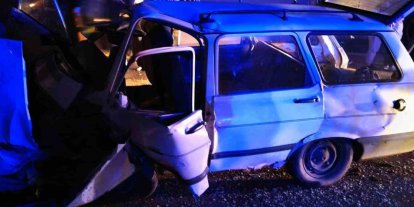 Direksiyon hakimiyeti kaybolan araç yoldan çıktı 4 yaralı