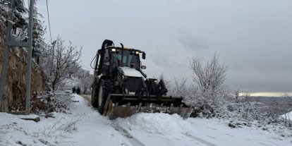 Yeşilyurt Belediyesi karla mücadelede çalışmalarını sürdürüyor