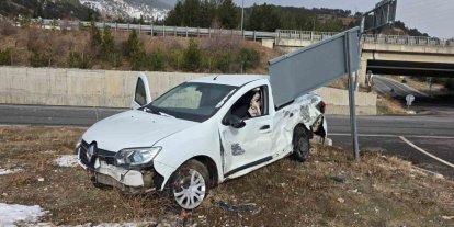 Otomobil ile tır çarpıştı