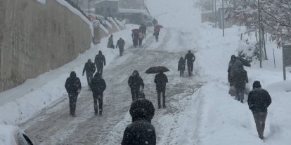 Yüksekova’da beyaz esaret: Vatandaşlar araçlarını bırakıp yürüdü
