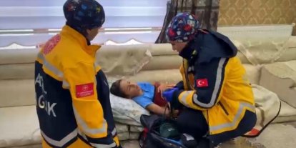 Kardan barikatları UMKE aştı: Yüksekova’da zamana karşı yaşam mücadelesi